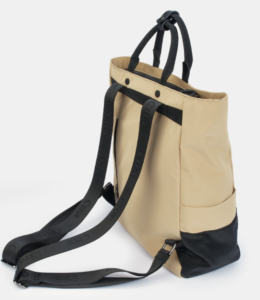 Mochila en tono beige con cremallera y espacio para portátil Caminatta Vista Lateral Mochila en tono beige con cremallera y espacio para portátil Caminatta Vista Lateral