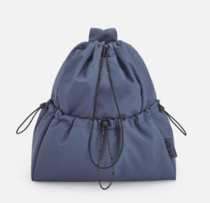 Mochila de mujer Adolfo Domínguez en azul con bolsillos exteriores