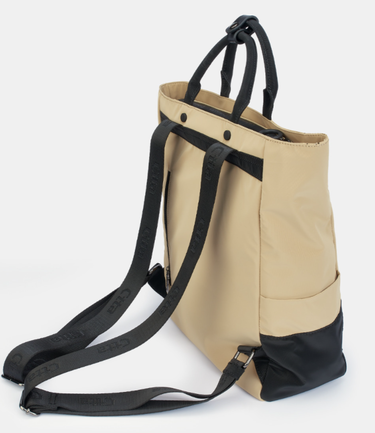 Mochila Caminatta Portátil El Corte Inglés Beige con cremallera y espacio para portátil Mochila en tono beige con cremallera y espacio para portátil Caminatta Vista Lateral